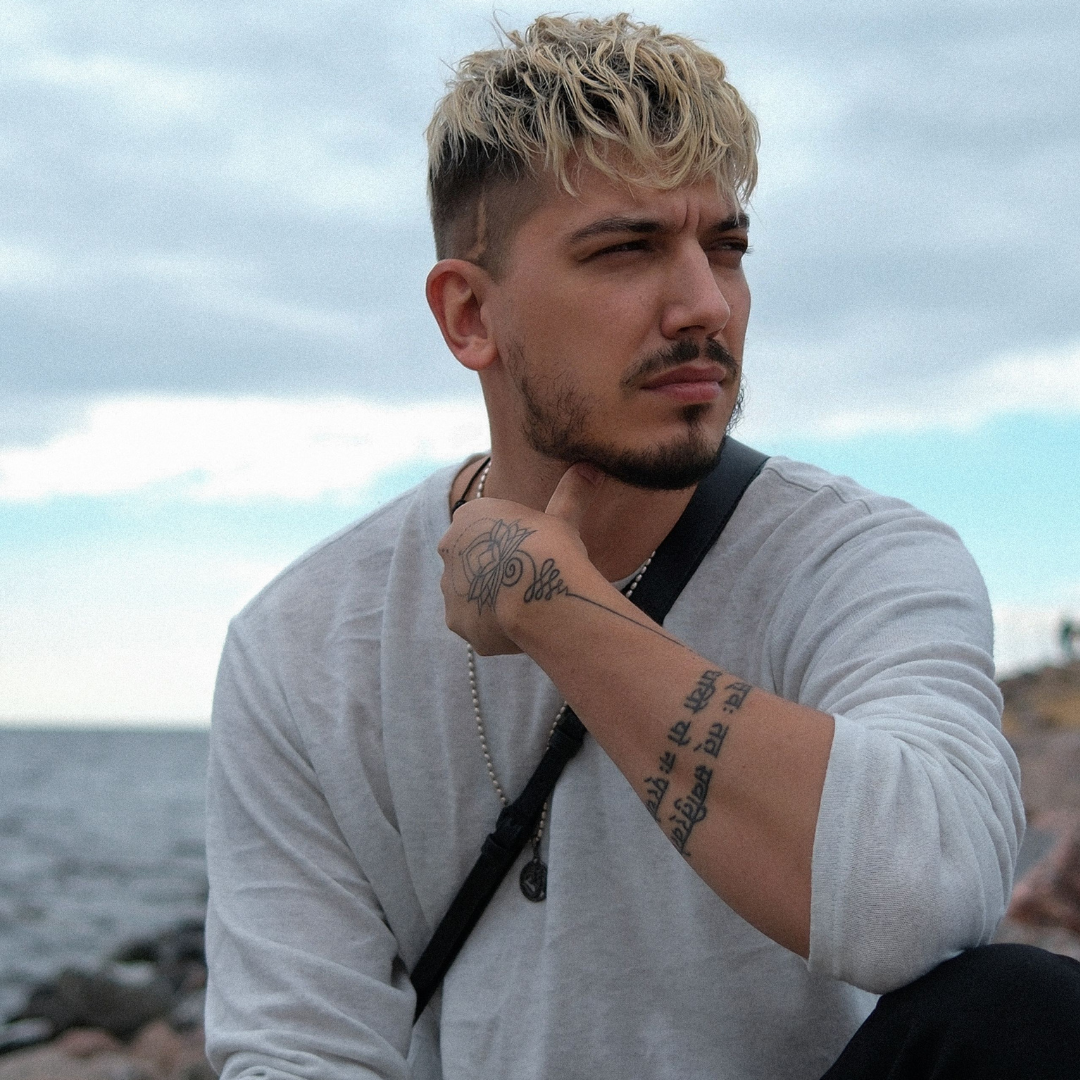 Adrián F.